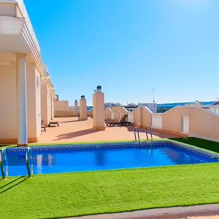 Apartment 4 Bed Ground Floor With Rooftop Pool