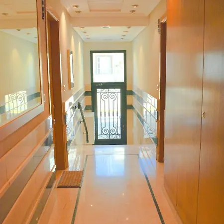 4 Bed Ground Floor With Rooftop Pool Apartment *