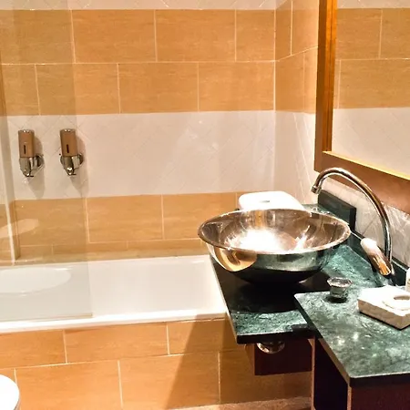 4 Bed Ground Floor With Rooftop Pool Apartment