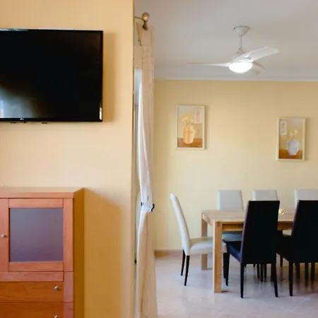 Apartment 4 Bed Ground Floor With Rooftop Pool *