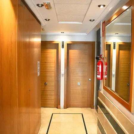 Apartment 4 Bed Ground Floor With Rooftop Pool *
